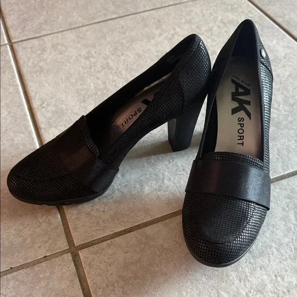 AK Sport Black Heels - Picture 1 of 2